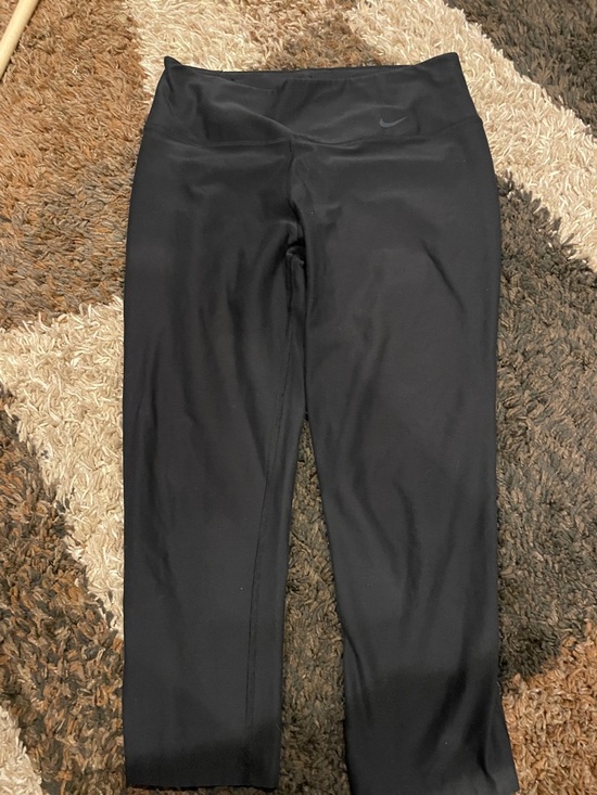 Nike Pants - Nike Black High-Waist Capri Leggings